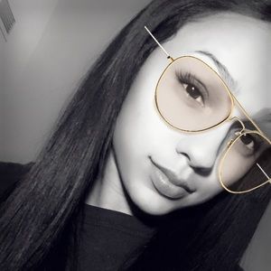 Meet your Posher, Liana